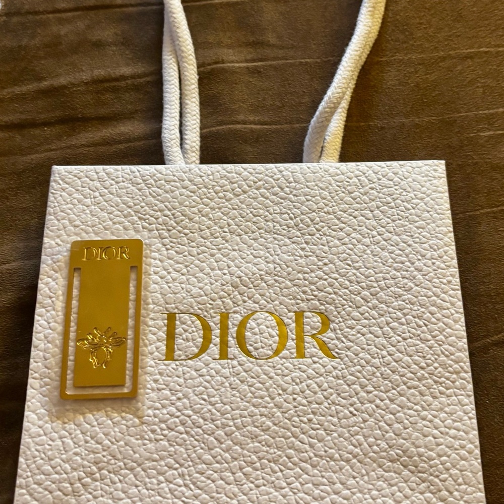 Christian Dior Gold Clip/Bookmark with Bee Design & Dior White w/ Gold Bag! New. - Picture 5 of 8